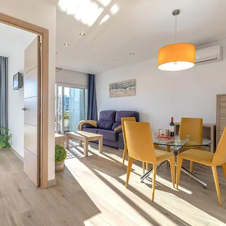 Beachside 1br, Sea Views, Bright Balcony Lägenhet